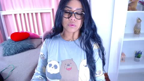 nahomi  online show from 01/22/25, 09:02