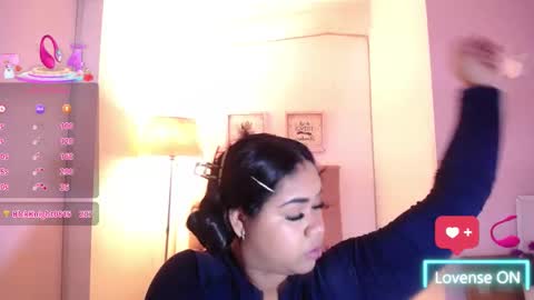 nahomi  online show from 10/15/25, 09:26