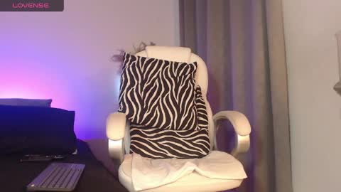 Naia Ross online show from 05/19/26, 01:11