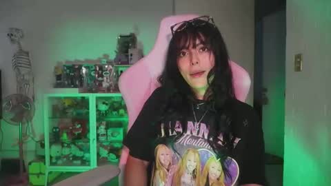 _nathaila_ online show from 04/29/26, 12:37