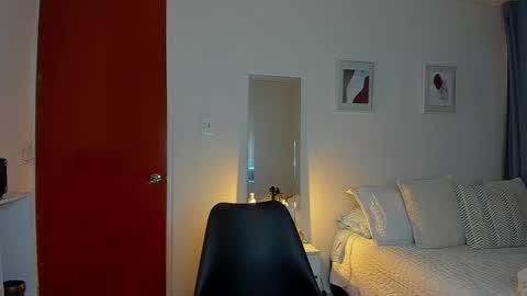 independent model natha online show from 12/17/24, 04:23