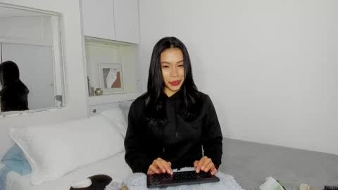 independent model natha online show from 10/15/25, 04:34