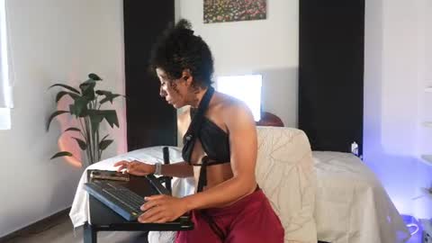 Snapshot of _nayra_ chatting on 08/06/26, 02:41 _nayra_ online show from 08/06/26, 02:41