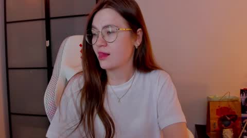 Mia with a big heart  online show from 01/18/25, 03:31