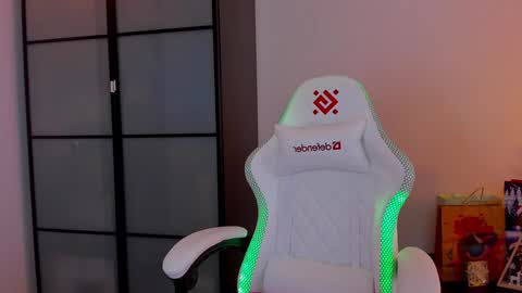 Mia with a big heart  online show from 01/27/25, 06:30