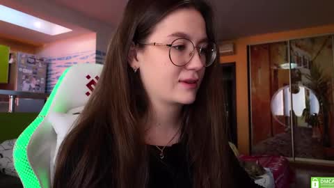 Mia with a big heart  online show from 03/08/25, 03:50