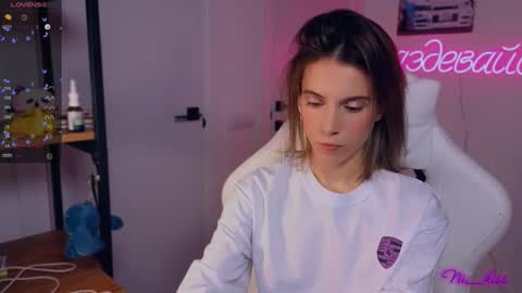 Nika online show from 09/19/25, 07:03