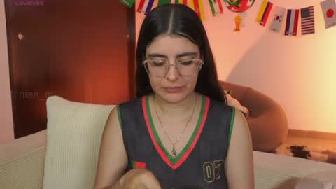 Snapshot of _niah chatting on 06/18/26, 12:00 NiniHelp me by giving my show a thumbs up online show from 06/18/26, 12:00