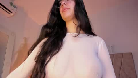 Snapshot of _niah_ chatting on 01/10/25, 11:39 Niah You can call me Ni or cutie haha online show from 01/10/25, 11:39