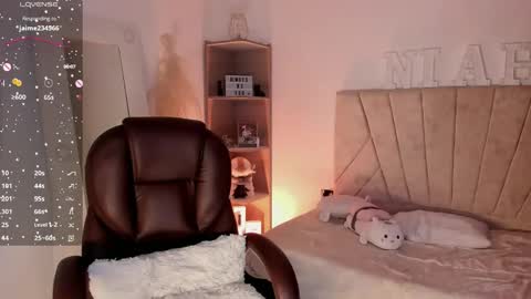 Snapshot of _niah_ chatting on 01/14/25, 09:09 Niah You can call me Ni or cutie haha online show from 01/14/25, 09:09