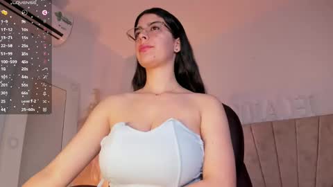 Snapshot of _niah_ chatting on 01/19/25, 02:25 Niah You can call me Ni or cutie haha online show from 01/19/25, 02:25