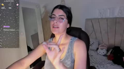 Snapshot of _niah_ chatting on 01/26/25, 08:13 Niah You can call me Ni or cutie haha online show from 01/26/25, 08:13