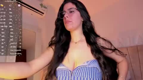 Snapshot of _niah_ chatting on 01/28/25, 11:50 Niah You can call me Ni or cutie haha online show from 01/28/25, 11:50