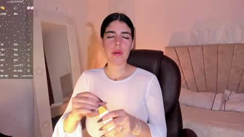 Snapshot of _niah_ chatting on 02/10/25, 09:25 Niah You can call me Ni or cutie haha online show from 02/10/25, 09:25