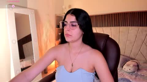 Snapshot of _niah_ chatting on 11/27/25, 08:33 Niah You can call me Ni or cutie haha online show from 11/27/25, 08:33