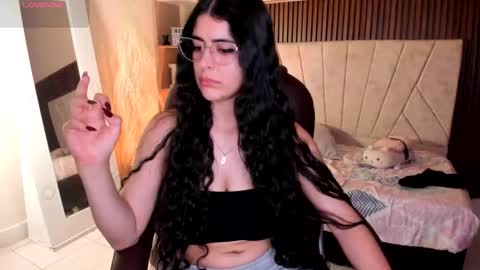 Snapshot of _niah_ chatting on 11/30/25, 08:57 Niah You can call me Ni or cutie haha online show from 11/30/25, 08:57