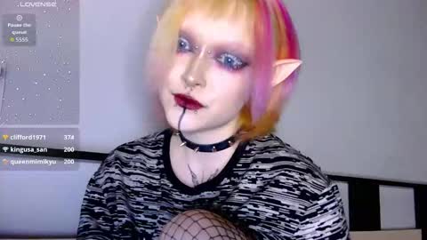 Nicole online show from 11/23/25, 09:14