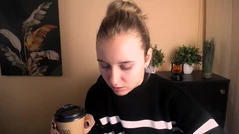 Nica online show from 10/30/25, 09:22