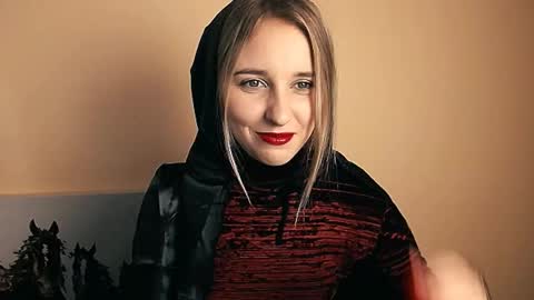 Nica online show from 10/31/25, 12:17