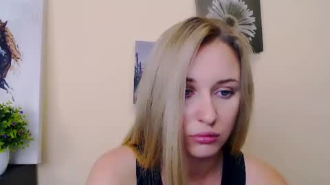 Snapshot of _nicole_new chatting on 06/25/26, 10:09 Nica online show from 06/25/26, 10:09