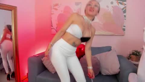 _nicoletteshea_ online show from 02/14/26, 09:33