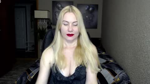 Snapshot of _night_fantasy_ chatting on 02/18/25, 08:14 Donella online show from 02/18/25, 08:14