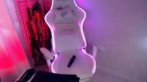 Eva online show from 04/25/26, 03:20