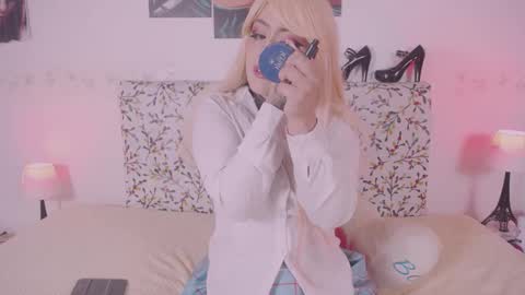 Snapshot of _niiky chatting on 01/23/25, 01:56 niiky online show from 01/23/25, 01:56