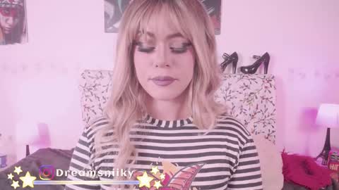 Snapshot of _niiky chatting on 03/01/25, 11:28 niiky online show from 03/01/25, 11:28