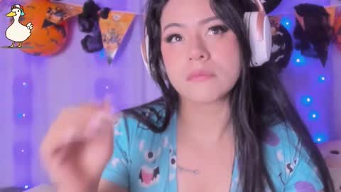 Snapshot of _niiky chatting on 10/24/25, 12:01 niiky online show from 10/24/25, 12:01