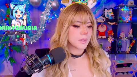 Snapshot of _niiky chatting on 12/15/25, 01:48 niiky online show from 12/15/25, 01:48