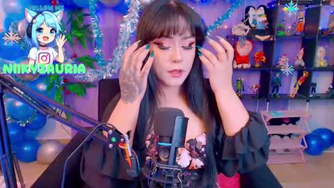 Snapshot of _niiky chatting on 12/17/25, 03:51 niiky online show from 12/17/25, 03:51