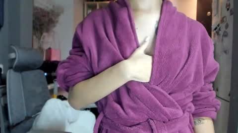 Nika online show from 09/28/25, 05:29