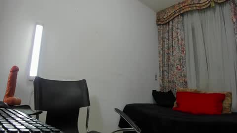 Snapshot of _niki21 chatting on 02/06/25, 10:43 Niki online show from 02/06/25, 10:43