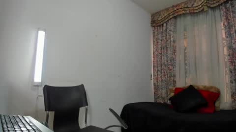 Snapshot of _niki21 chatting on 02/08/25, 07:49 Niki online show from 02/08/25, 07:49