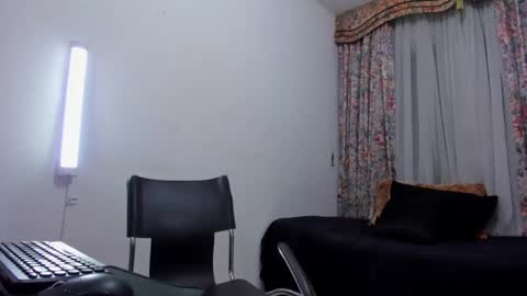 Snapshot of _niki21 chatting on 02/13/25, 04:22 Niki online show from 02/13/25, 04:22