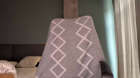 Snapshot of _octopussy_ chatting on 10/18/25, 09:32 Mikayla online show from 10/18/25, 09:32