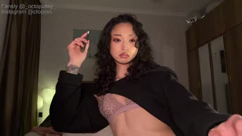 Snapshot of _octopussy_ chatting on 05/24/26, 08:47 Mikayla online show from 05/24/26, 08:47