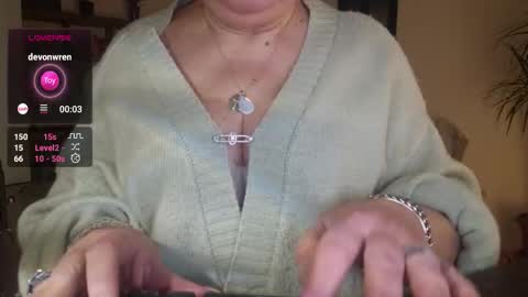 Snapshot of _oldschool_lady_ chatting on 02/11/26, 04:23 Charlotte online show from 02/11/26, 04:23