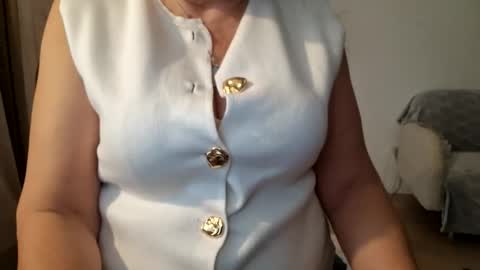 Snapshot of _oldschool_lady_ chatting on 04/19/26, 03:44 Charlotte online show from 04/19/26, 03:44