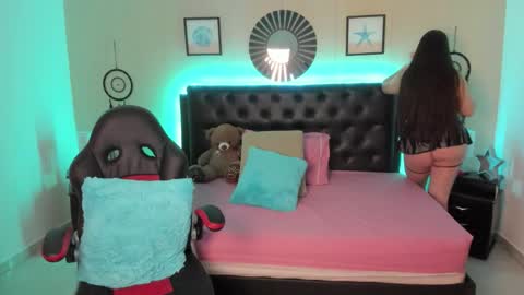 Olivia jones online show from 10/11/25, 03:32