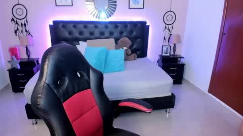 Olivia jones online show from 04/22/26, 12:18