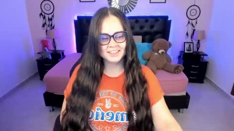 Snapshot of _oliviajoness chatting on 04/28/26, 12:21 Olivia jones online show from 04/28/26, 12:21