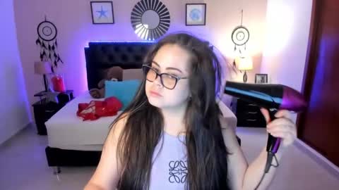 Snapshot of _oliviajoness chatting on 05/07/26, 12:21 Olivia jones online show from 05/07/26, 12:21