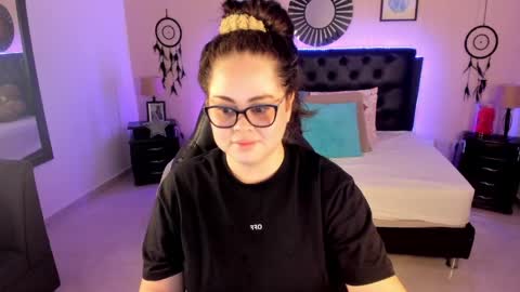 Snapshot of _oliviajoness chatting on 05/25/26, 12:11 Olivia jones online show from 05/25/26, 12:11