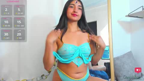 Snapshot of _orquidea_ chatting on 10/22/25, 01:55 Orquidea online show from 10/22/25, 01:55