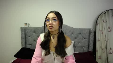 Paris online show from 12/22/25, 07:05