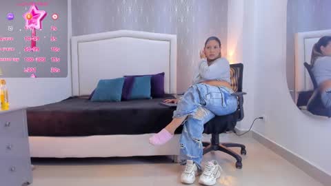  peach1  online show from 09/16/25, 02:29