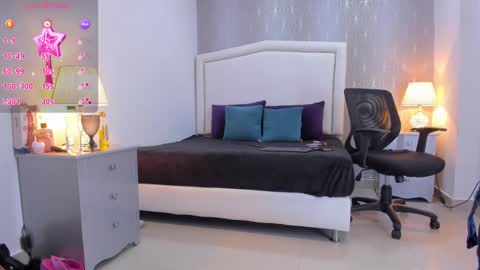  peach1  online show from 09/17/25, 02:30