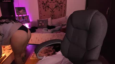 Snapshot of _peach__ chatting on 02/01/26, 11:14 violeta ig online show from 02/01/26, 11:14